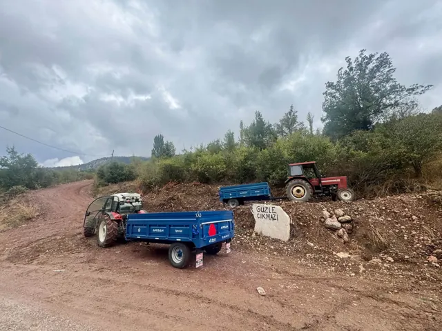 Toprak yolların çalışma arkadaşı